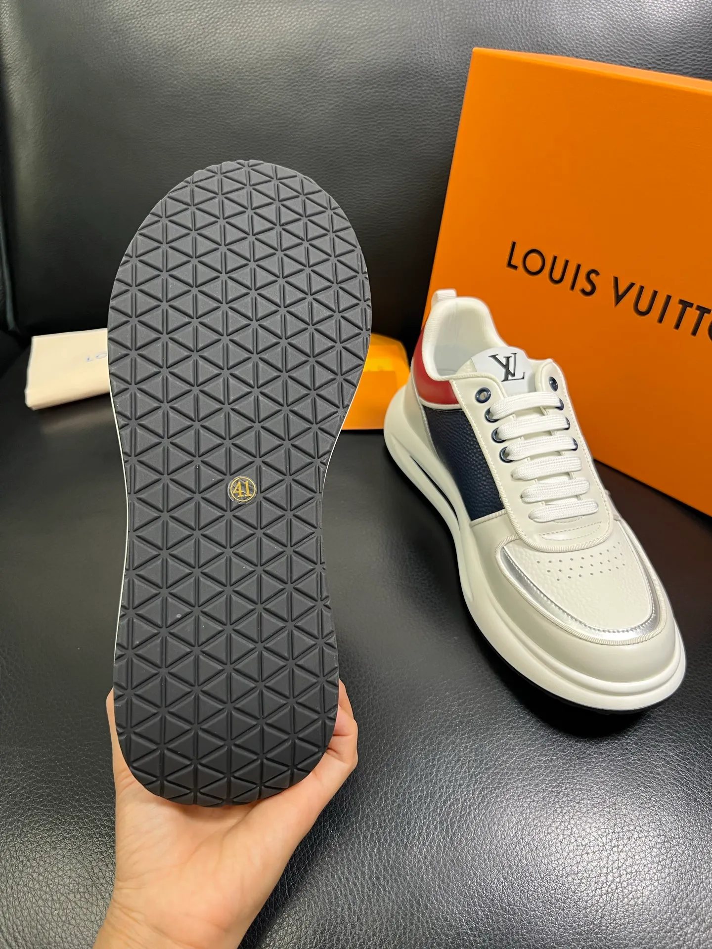 Men's shoes💰800 Lv 🔍Top purchasing agent🇮🇹 Louis Vuitton, the sports sneaker counter is synchronized, the uppers are imported from Italy, high-quality splicing colorful and complex crafts, the imported mesh padding is soft and comfortable, soles: original soles specially provided by the original factory, T men's men's shoes 💰U exclusive movable molded soles are super comfortable, original factory and single goods, 🔍🔍high quality, you can enter and exit the counter at will, welcome to compare, code number 38-44 (customized 45) 85871